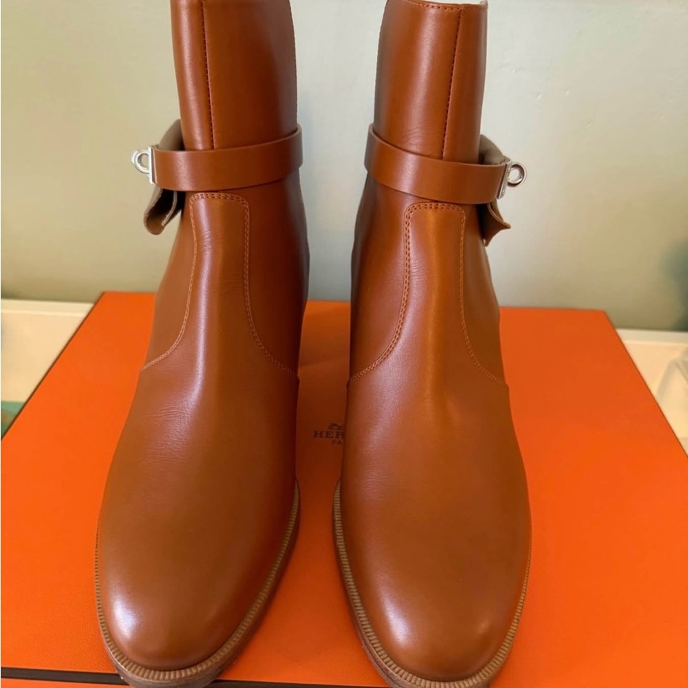 BRAND NEW Frenchie 50 ankle boot Sz 37
No longer available online or in store